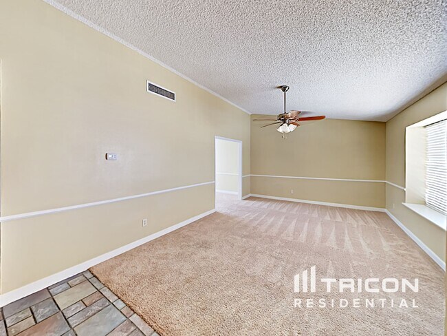 Foto del edificio - 5958 Chariot Ln