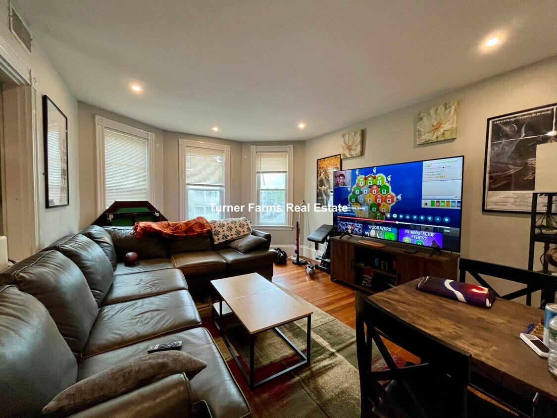 Foto principal - 24 Pond St