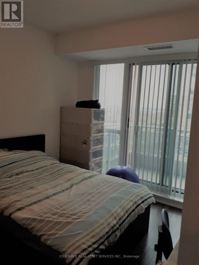 Photo du bâtiment - 9205-9205 Yonge St