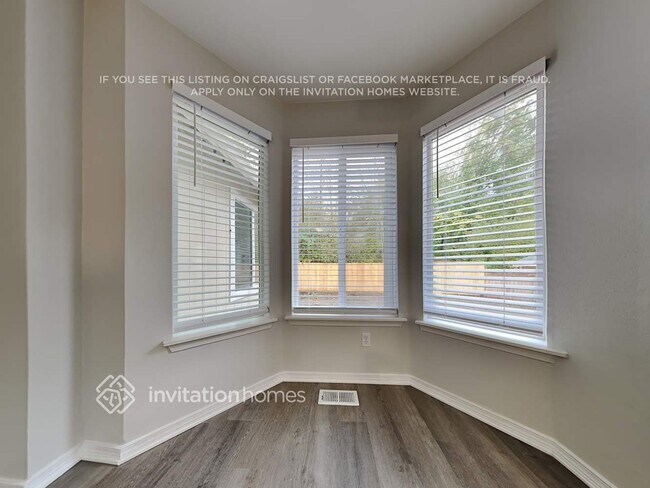 Foto del edificio - 5485 Trosper Lake St SW