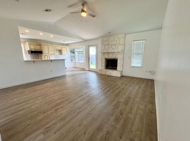 Foto del edificio - Like new!  3/2/2 Country Aire Estates