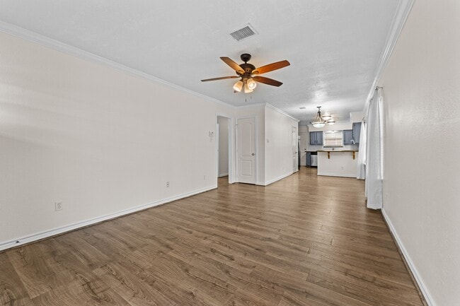 Building Photo - 842 E 29th St