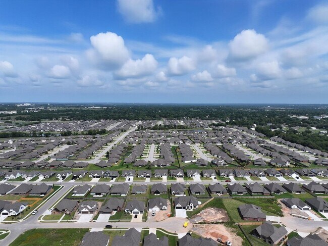 Foto del edificio - Like new, Move in Ready.