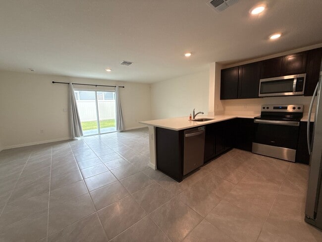 Building Photo - Beautiful Townhome Community Close to Ever...