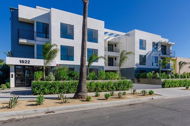 Building Photo - 1522 S Orange Grove Ave