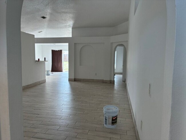 Foto del edificio - 616 Sunway Ln