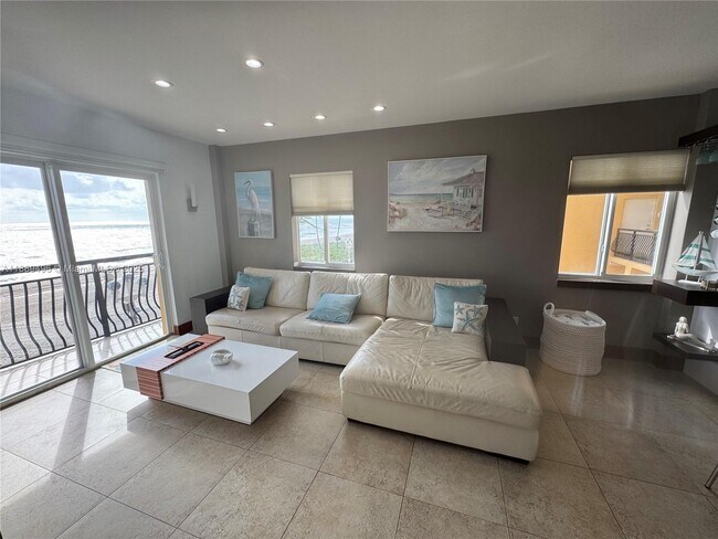 Foto del edificio - 1815 N Surf Rd