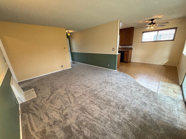 Foto del edificio - 3 bedroom home in Lakewood available now