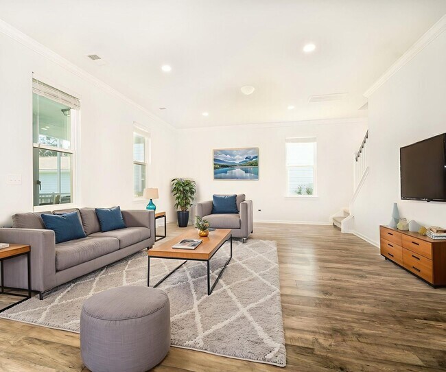 Building Photo - Spacious Living in the Heart of West Ashley