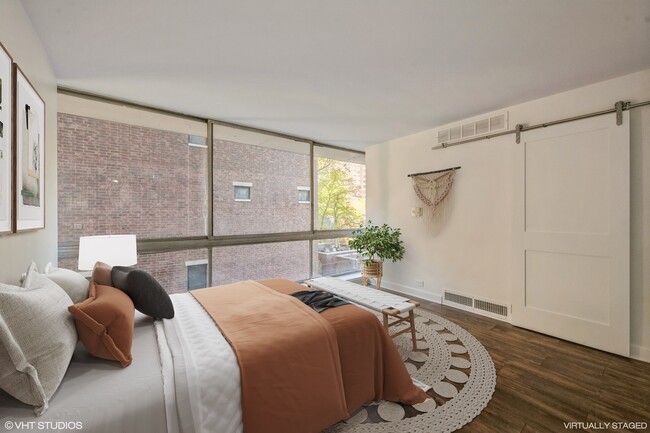 Photo - 320 W Oakdale Ave Apartment