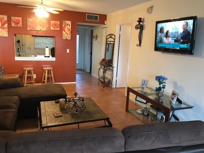 Building Photo - 9440 Poinciana Pl