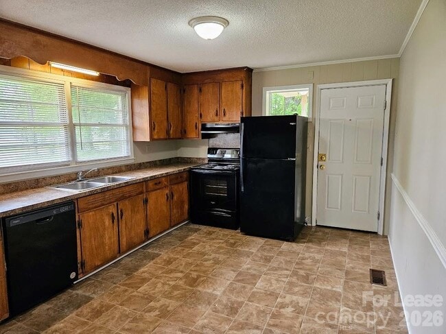 Foto del edificio - 1221 Auten Rd