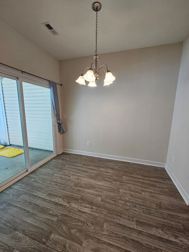 Foto del edificio - 3 Year Old Townhome in Marshall Farm!
