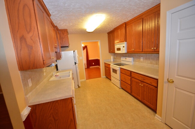 Building Photo - 103 Quiet Cove