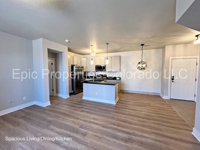 Foto del edificio - GORGEOUS Bright & Spacious 2 bedroom / 2 bath Modern Condo!