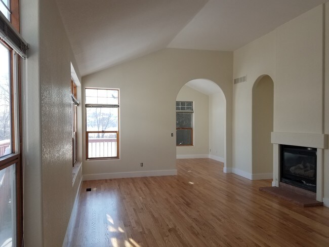 Building Photo - 202 Fairfield Ln