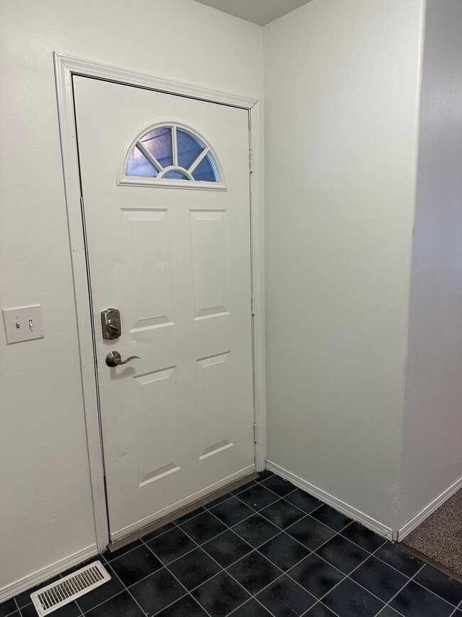 Photo - 3 Bedroom 2.5 Bath with 2 Car Garage Townhome