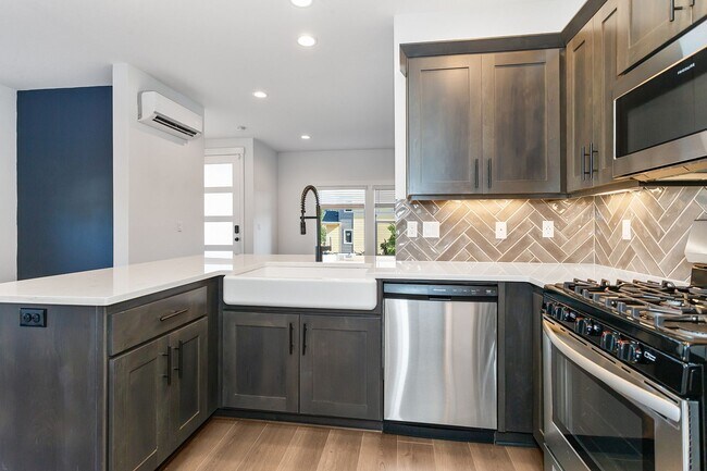 Foto del edificio - 2022 - Plenty of upgrades !  Access to Pool + Amenities. AC on Main, Walking trails, Nice End uni...