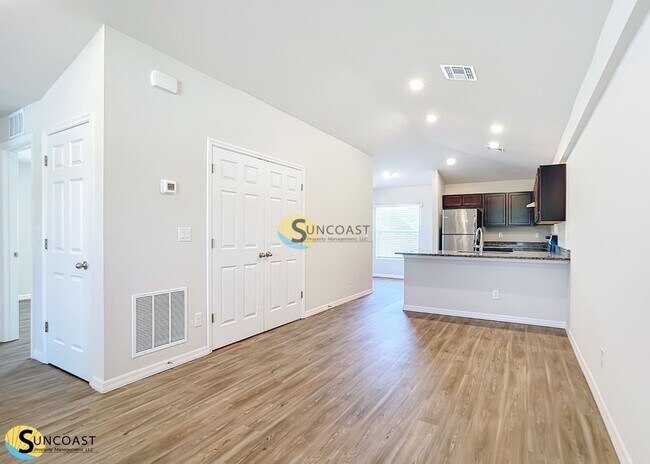 Foto del edificio - 10405 Kidron Ave