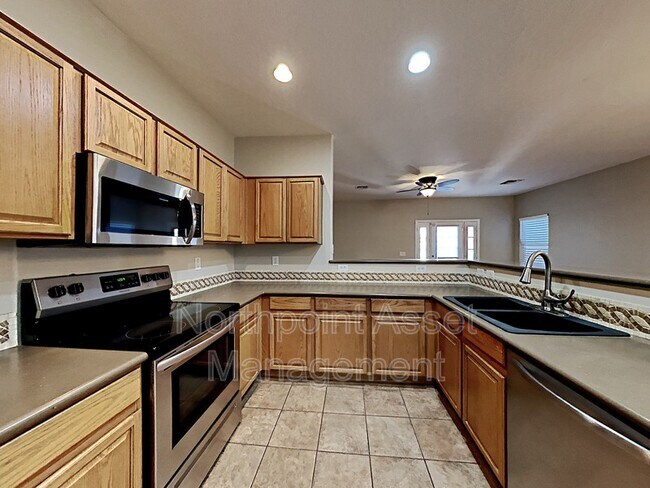 Building Photo - 1238 W Desert Basin Dr