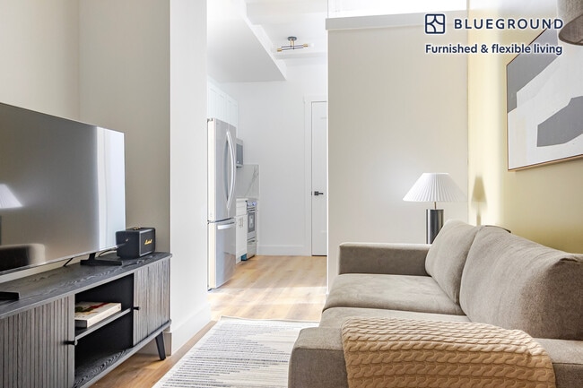 Building Photo - 161 W 54th St