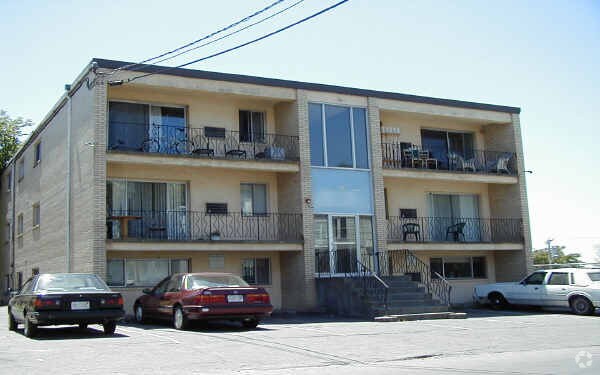 Primary Photo - 454 Essex St