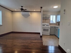 Building Photo - 125 White Plains Rd