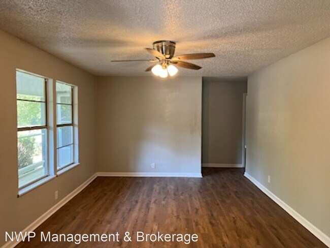 Building Photo - 3 br, 1 bath House - 434 W Front St