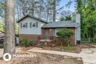 Building Photo - 1717 Bobolink Ln NE