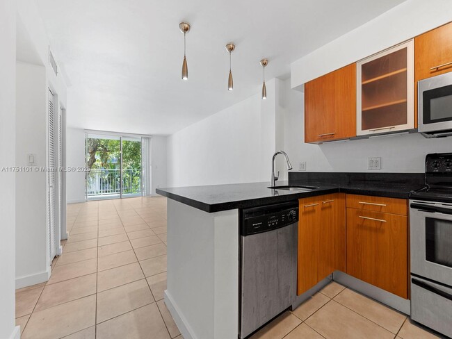 Foto del edificio - 750 NE 64th St