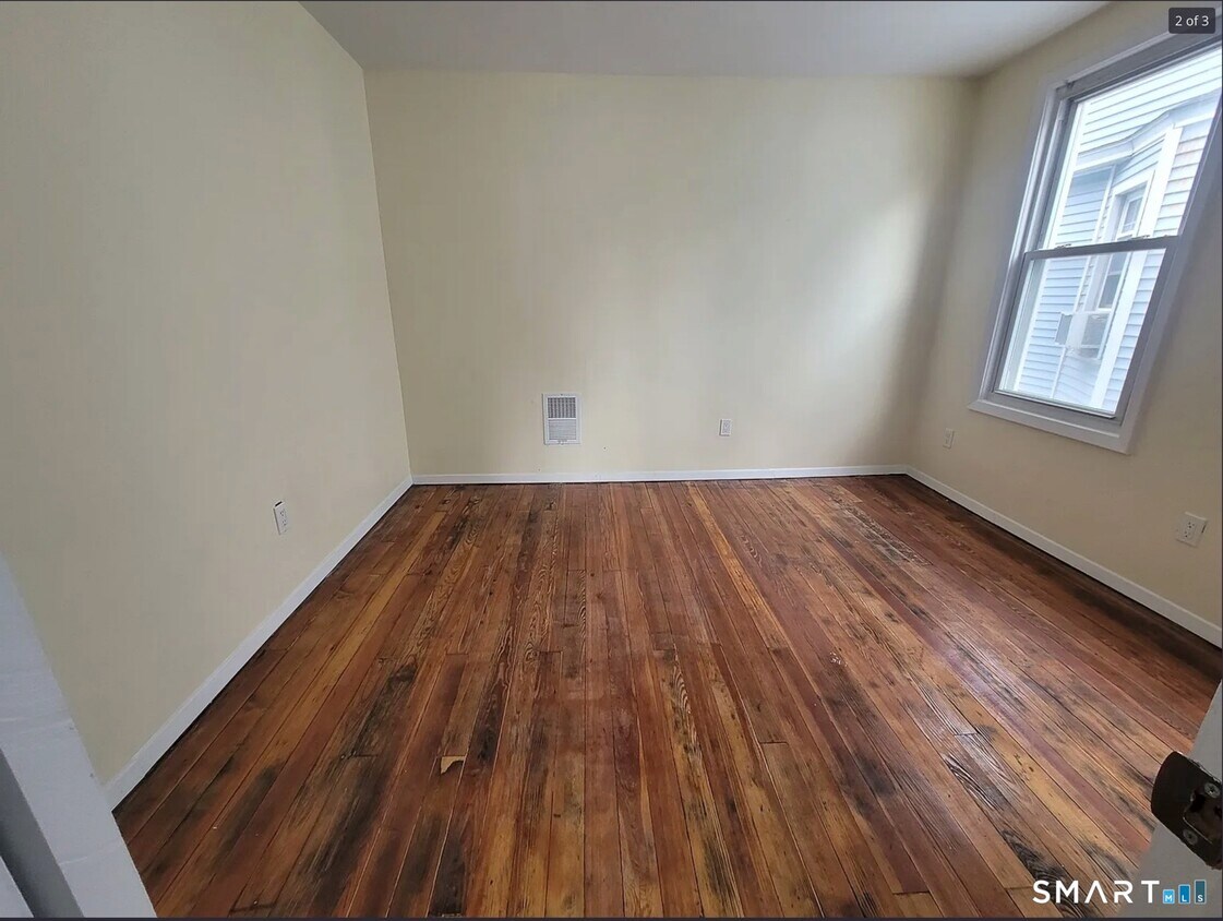 Building Photo - 166 6th St