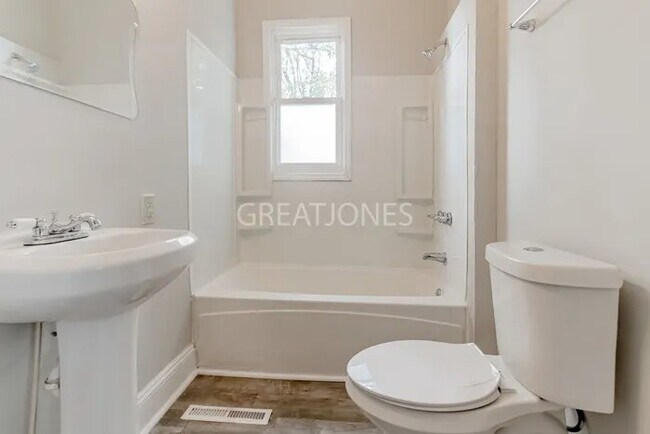 Foto del edificio - 808 3rd St SE