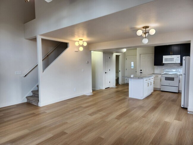 Foto del edificio - Newly Remodeled 3 Bd 2.5 Bath Townhouse in...