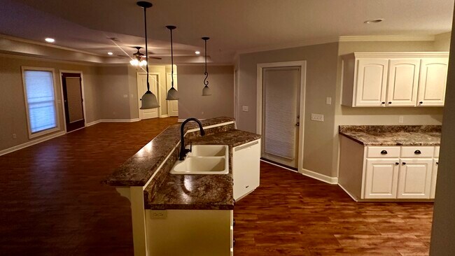Building Photo - 103 Tuscany Ln