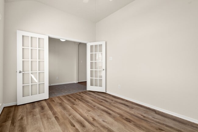 Building Photo - 2302 Oakleaf Hills Cir