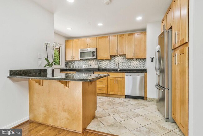 Foto del edificio - 6214 Crestwood Dr