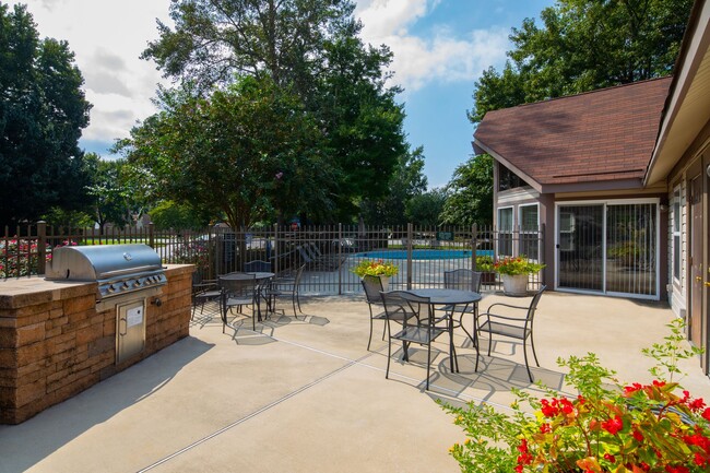 Building Photo - Woodbriar Apartment Homes