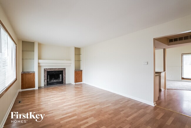 Building Photo - 55 Surrey Ln