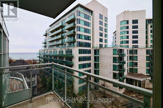 Photo du bâtiment - 2067-2067 Lake Shore Blvd W