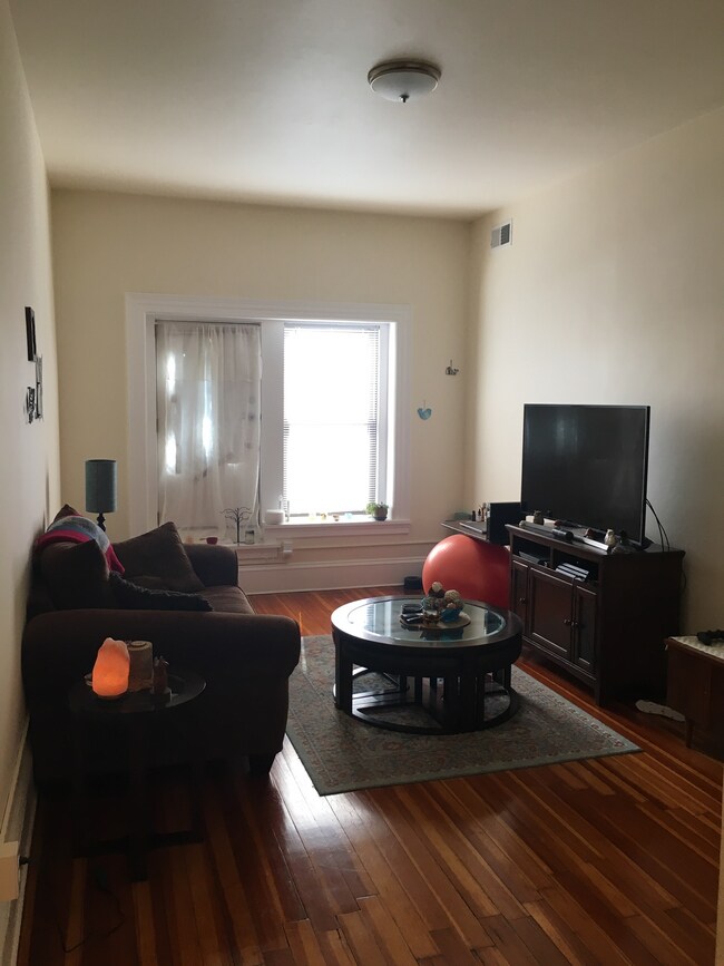 Building Photo - 1463 Beacon St