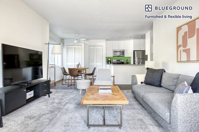 Foto del edificio - 3640 Barham Blvd
