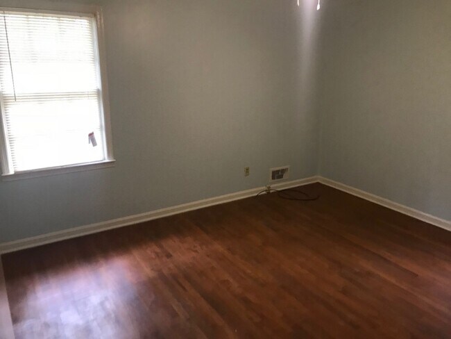 Foto del edificio - Riverdale Duplex Available July 2024