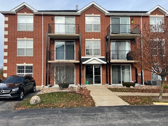 Primary Photo - 9810 Liberty Cir