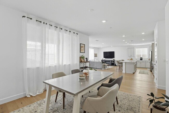 Foto del edificio - 8017 Gorgon Wy