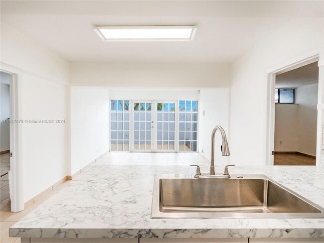 Building Photo - 16331 Willow Creek Dr