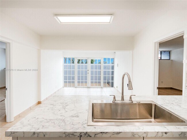 Foto del edificio - 16331 Willow Creek Dr