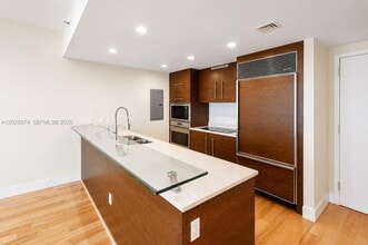 Building Photo - 475 Brickell Ave
