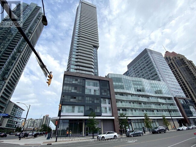Photo du bâtiment - 4065-4065 Confederation Pkwy