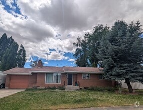 Building Photo - 428 Linden Dr