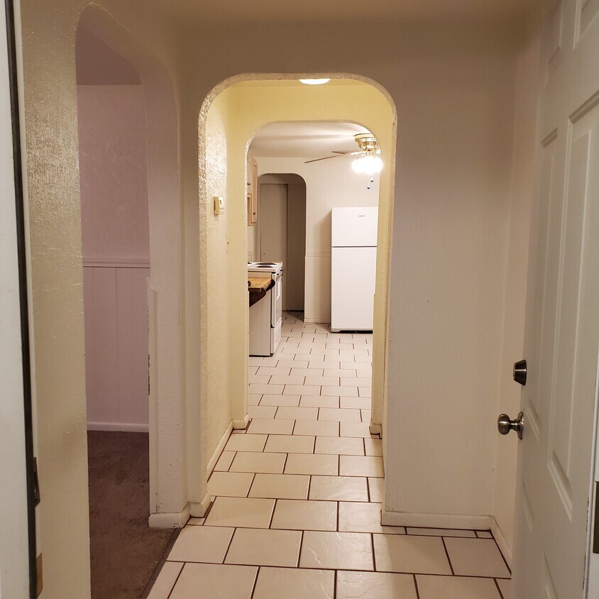 Entrance Way - 429 Arch Ave